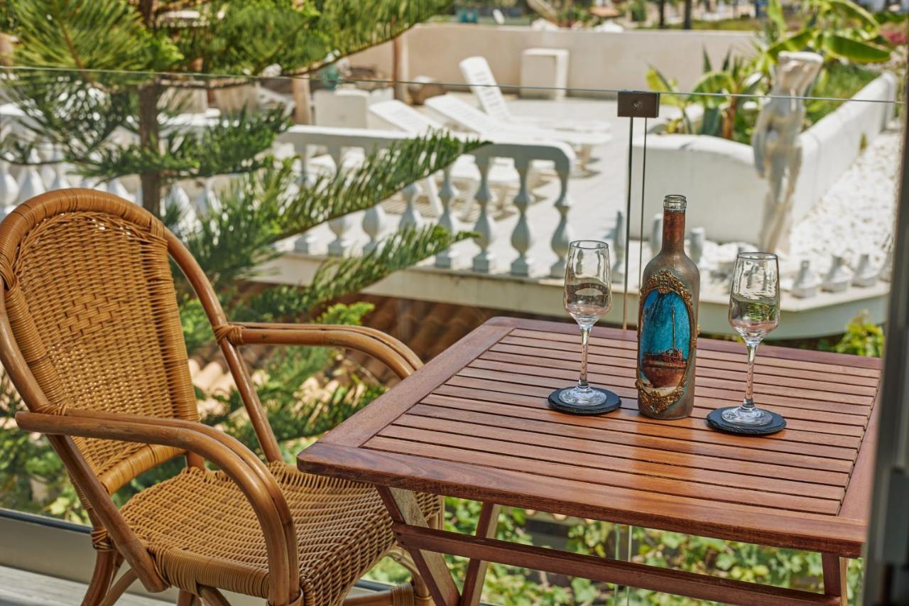 Iniohos Zante & 3* Argassi