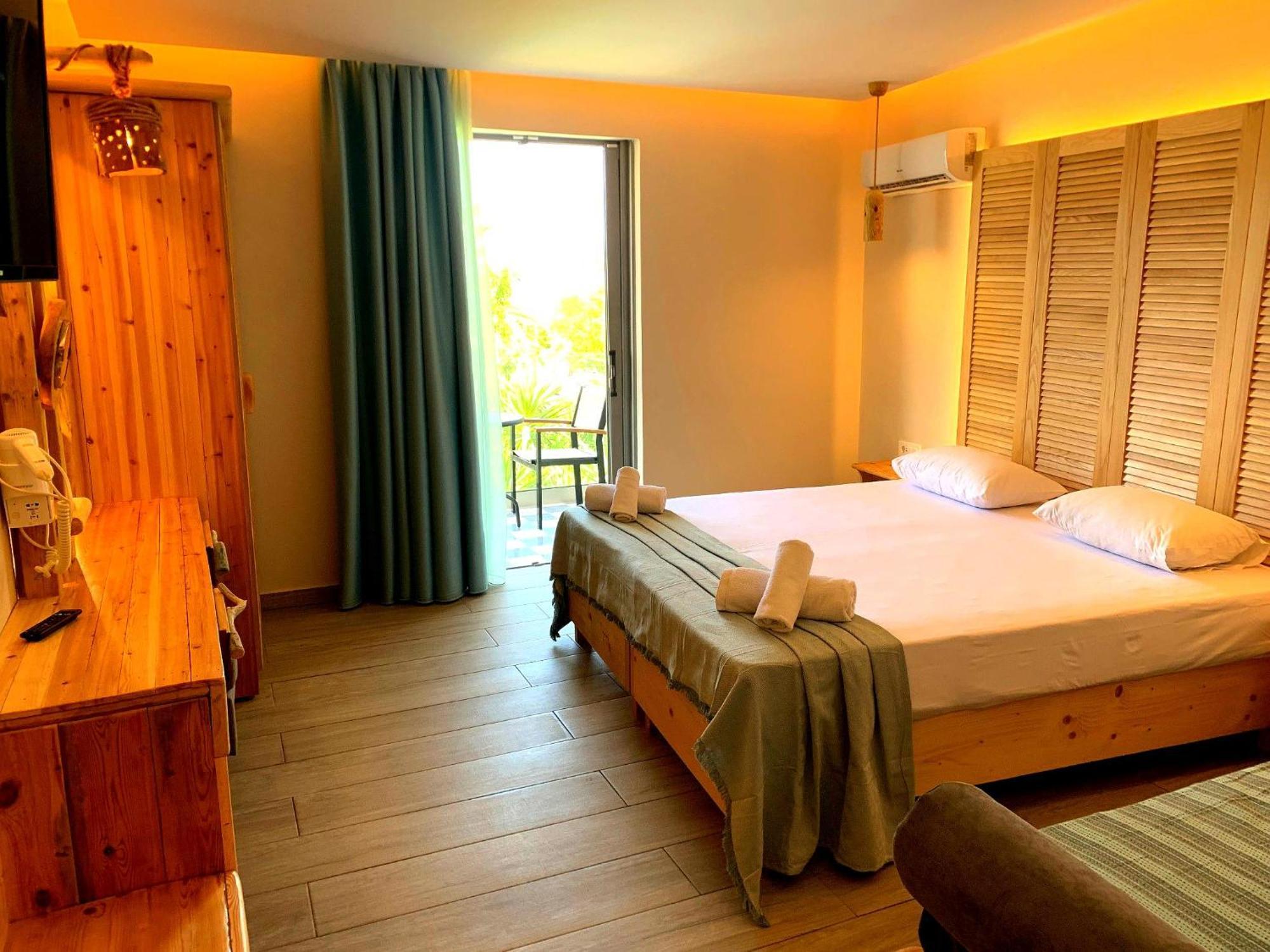 Iniohos Zante & Hotel Argassi